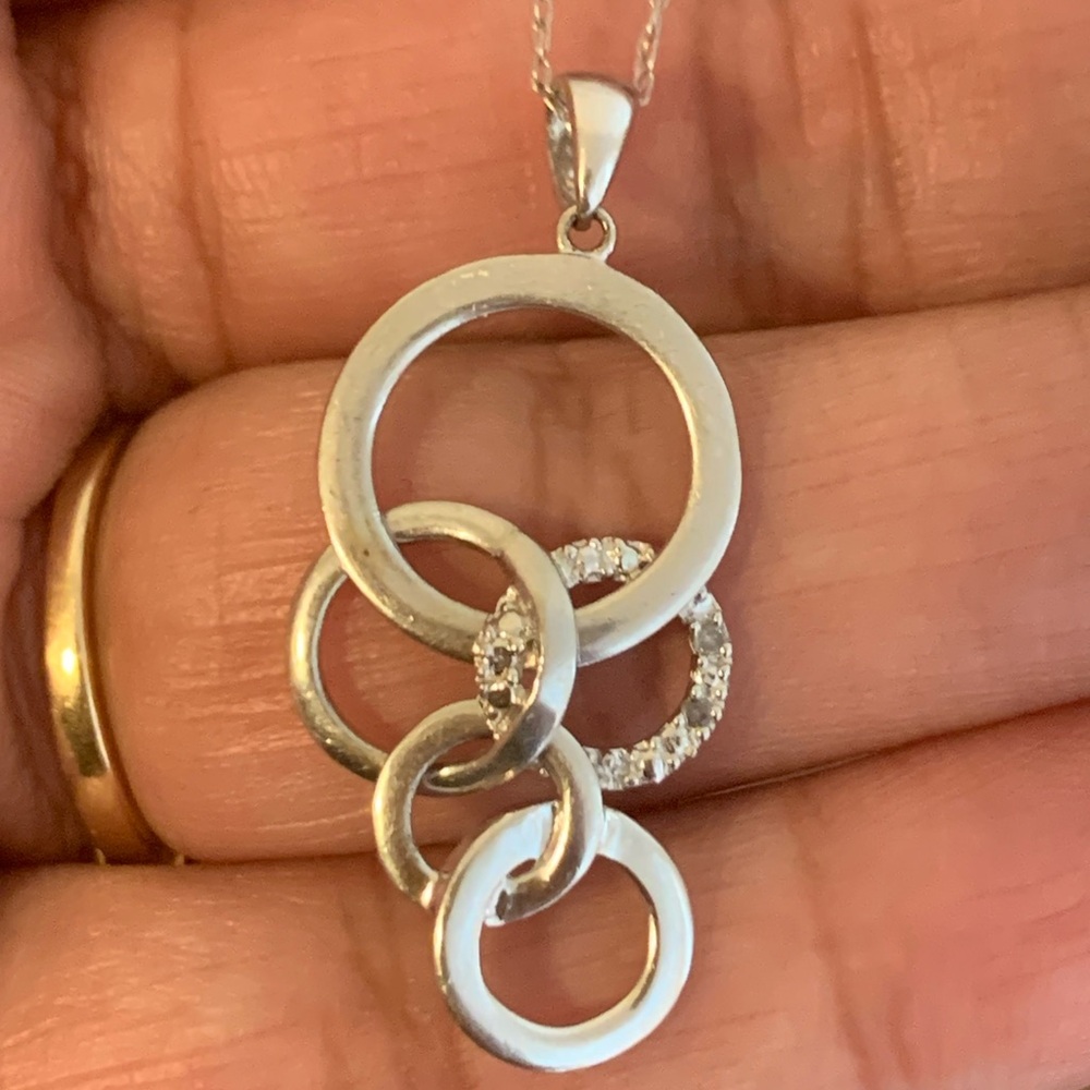 10k Gold Circle Pendant With Chain